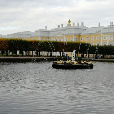 Большой петергофский дворец